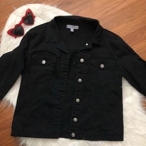 trendy black denim jacket!